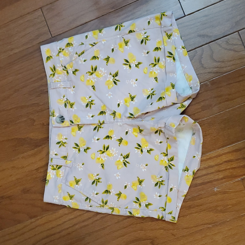 SO Shorts Lemon Floral Pattern Size 5 Juniors Summer Spring Fun
